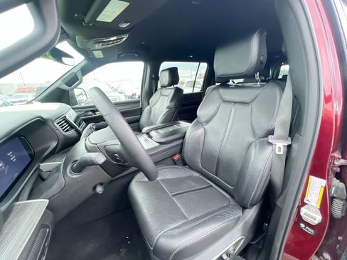 Used 2024 Jeep Wagoneer L Series II w/ Flexible Seating Group AWD/4WD image 11