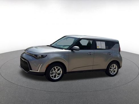 Used 2025 Nissan Sentra SV FWD image 8