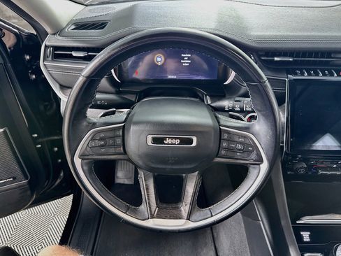 Used 2022 Jeep Grand Cherokee L Limited image 17