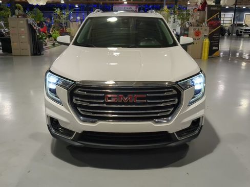 Used 2022 GMC Terrain SLT w/ Infotainment Package II AWD/4WD image 3