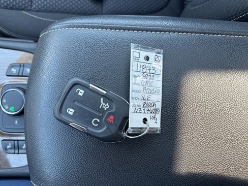 Used 2022 GMC Acadia SLE w/ Driver Convenience Package image 45