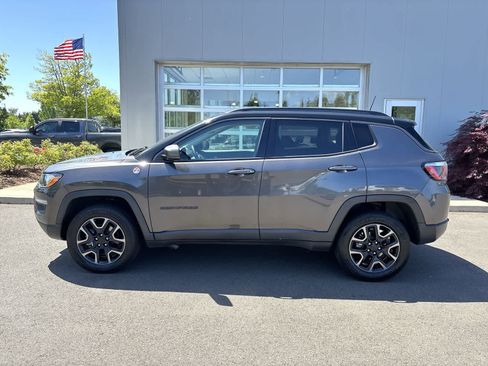 Used 2019 Jeep Compass Trailhawk AWD/4WD image 2