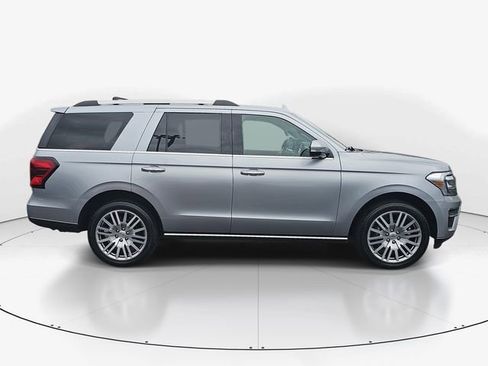 Used 2024 Ford Expedition Limited image 3