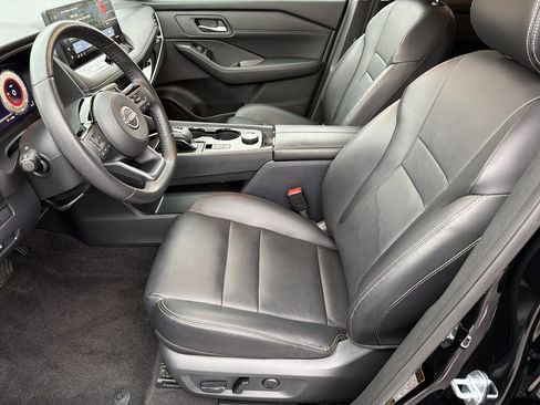 Used 2024 Nissan Rogue SL w/ SL Premium Package image 9