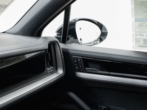 New 2026 Porsche Cayenne AWD/4WD image 32