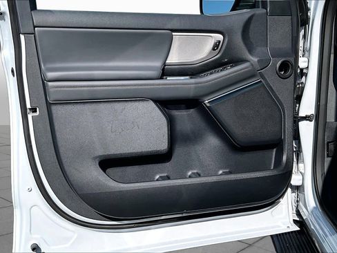 Used 2025 Ford Expedition Active RWD image 27