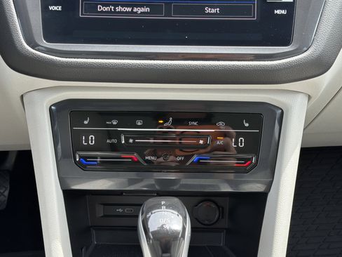 Used 2024 Volkswagen Tiguan SE w/ Panoramic Sunroof Package AWD/4WD image 19