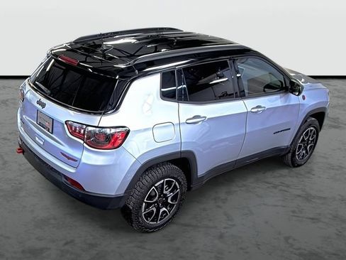 Used 2025 Jeep Compass Trailhawk AWD/4WD image 4