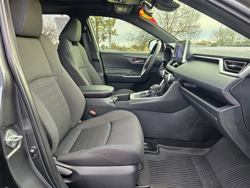 Used 2025 Toyota RAV4 SE image 10