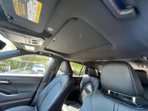 Used 2025 Toyota Highlander XSE AWD/4WD image 30