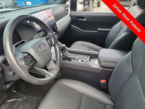 Used 2024 Lexus GX 550 w/ Cold Area Package AWD/4WD image 3