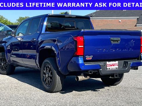 Used 2024 Toyota Tacoma SR5 AWD/4WD image 9