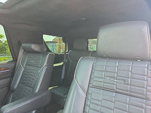 Used 2023 Cadillac Escalade Sport Platinum w/ LPO, ONYX Package AWD/4WD image 15