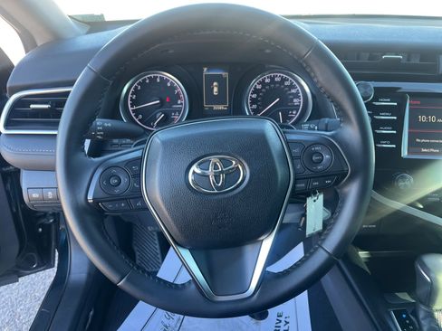 Used 2018 Toyota Camry L image 9