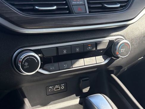 Used 2025 Nissan Altima 2.5 SV FWD image 22