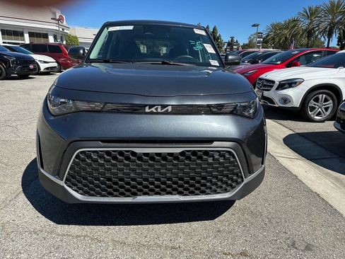 Certified 2025 Kia Soul LX w/ LX Technology Package FWD image 8