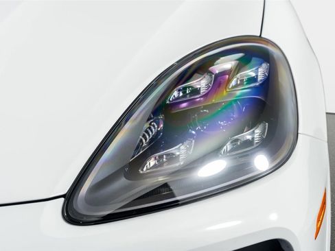 Used 2023 Porsche Cayenne Platinum Edition image 22