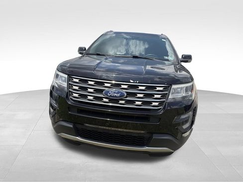 Used 2017 Ford Explorer XLT w/ Equipment Group 201A AWD/4WD image 2