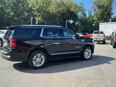 Certified 2024 GMC Yukon SLT w/ SLT Premium Package AWD/4WD image 8