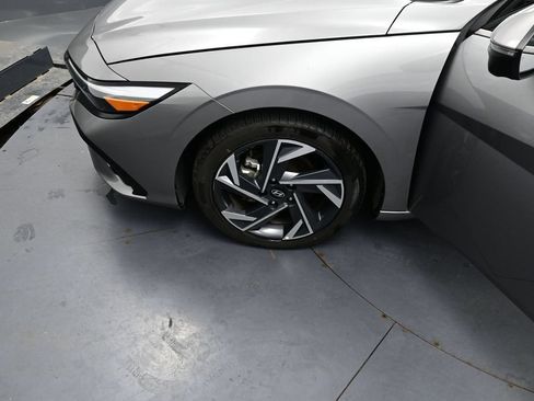Used 2024 Hyundai Elantra Limited FWD image 14