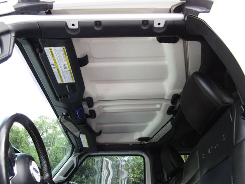 Used 2020 Jeep Gladiator Overland w/ Cold Weather Group image 19