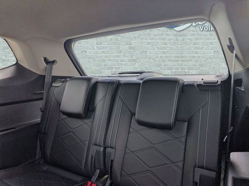 Certified 2025 Volkswagen Atlas SE w/ Panoramic Sunroof Package image 14