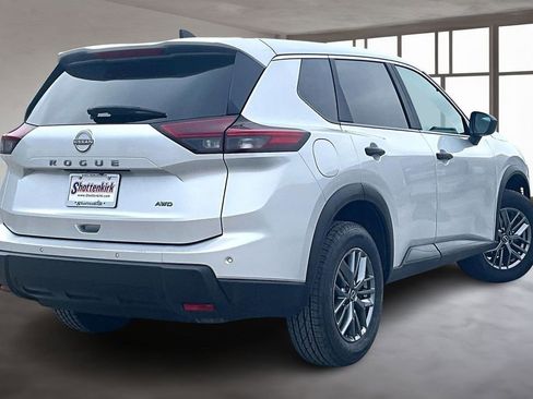 Used 2024 Nissan Rogue S image 6
