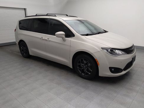 Used 2020 Chrysler Pacifica Touring-L Plus FWD image 11