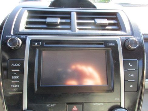 Used 2013 Toyota Camry LE FWD image 22