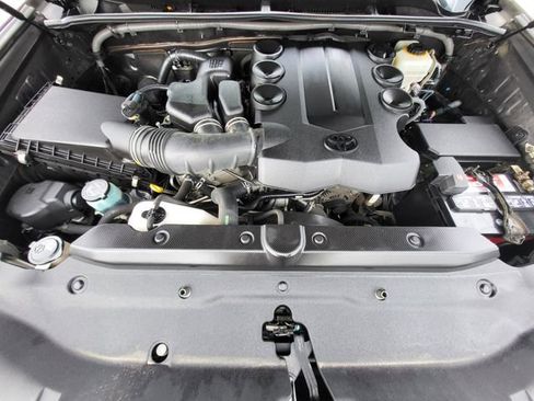 Used 2015 Toyota 4Runner SR5 AWD/4WD image 11