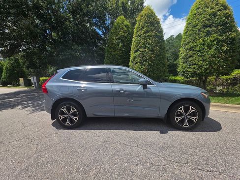 Used 2022 Volvo XC60 B5 Momentum w/ Climate Package AWD/4WD image 6