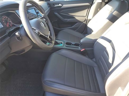 Certified 2021 Volkswagen Jetta SE image 20