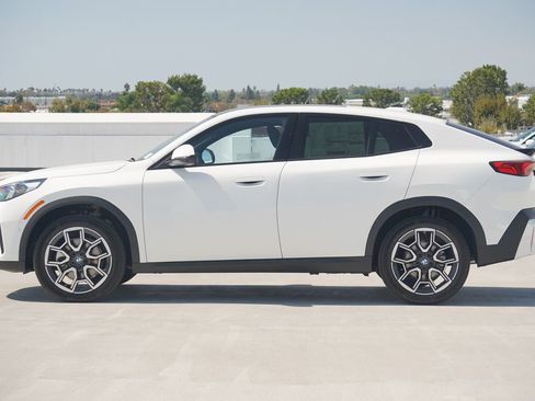 Used 2026 BMW X2 xDrive28i w/ Technology Package AWD/4WD image 4