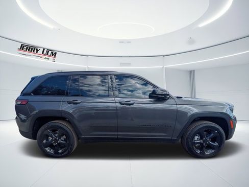 New 2025 Jeep Grand Cherokee Limited w/ Black Appearance Package image 2