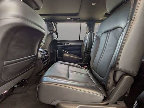 Used 2023 Jeep Wagoneer Series II image 13