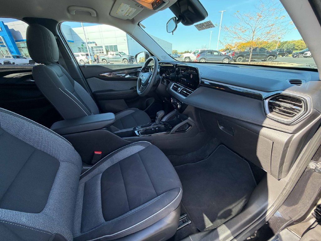Used 2025 Chevrolet TrailBlazer LT FWD image 22