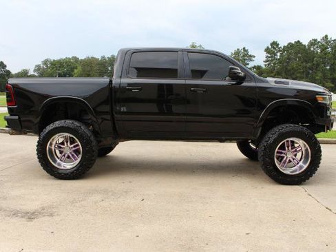 Used 2019 RAM 1500 Laramie w/ Sport Appearance Package AWD/4WD image 18