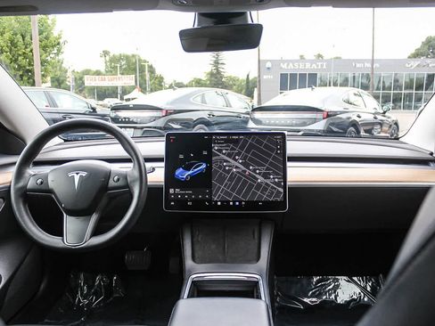 Used 2021 Tesla Model 3 Standard Range Plus image 16