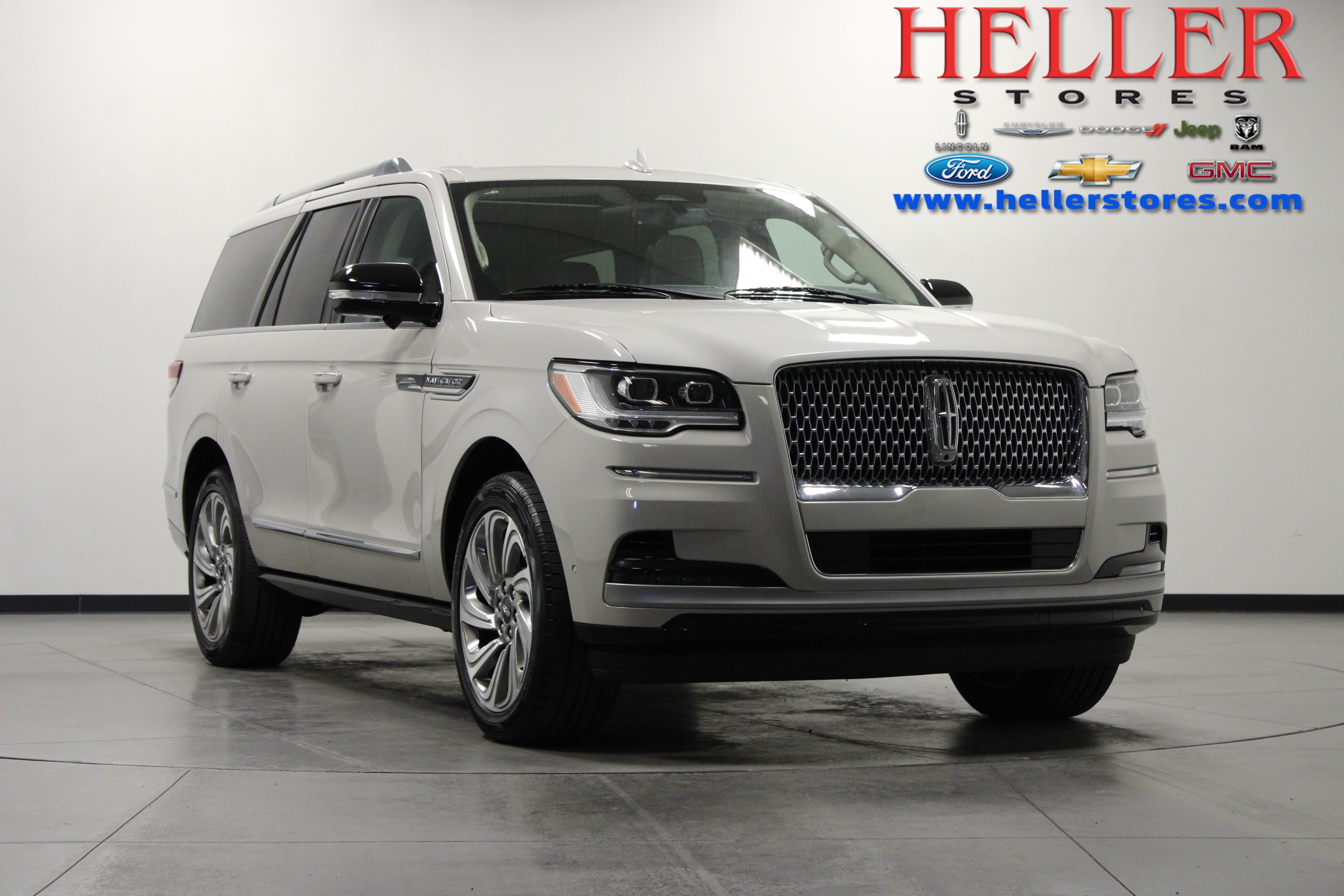 Used 2024 Lincoln Navigator Reserve AWD/4WD image 1