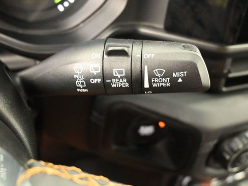 Used 2024 Jeep Wrangler Unlimited Sahara AWD/4WD image 18