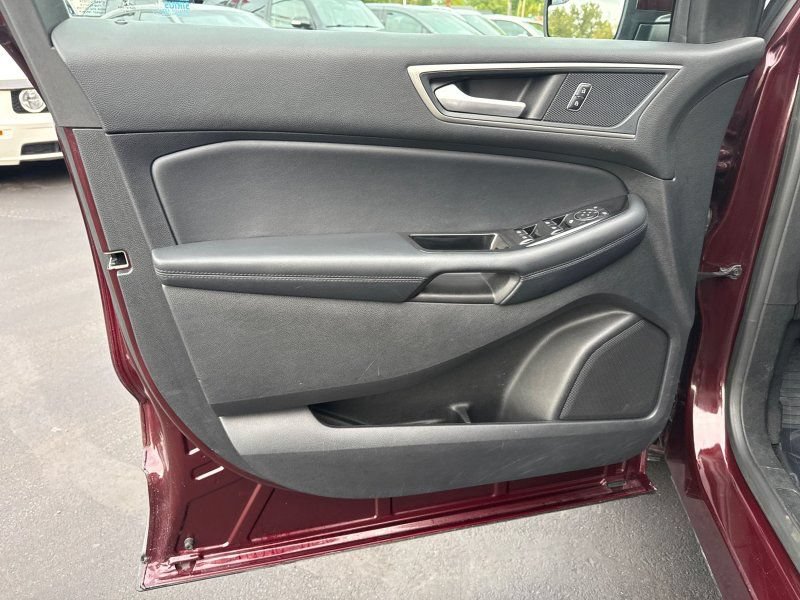 Used 2018 Ford Edge SEL w/ Equipment Group 201A AWD/4WD image 9
