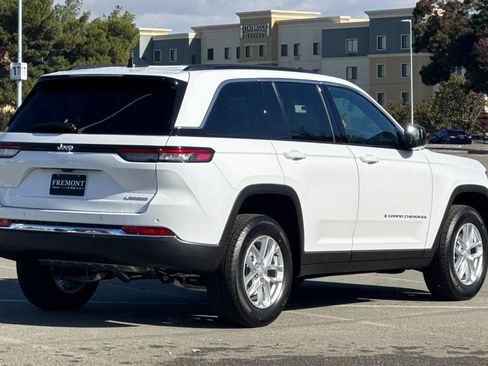 Used 2025 Jeep Grand Cherokee Laredo X RWD image 3