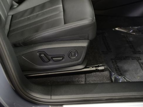 Certified 2025 Audi Q6 e-tron Premium w/ Convenience Package image 19