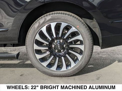 Used 2024 Lincoln Navigator Reserve AWD/4WD image 9