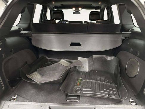 Used 2018 Jeep Grand Cherokee Altitude AWD/4WD image 6