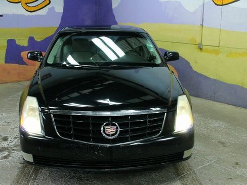 Used 2010 Cadillac DTS Premium image 3