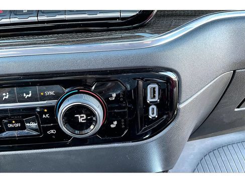 Used 2024 Chevrolet Silverado 1500 LT Trail Boss w/ LT Trail Boss Premium Package AWD/4WD image 16