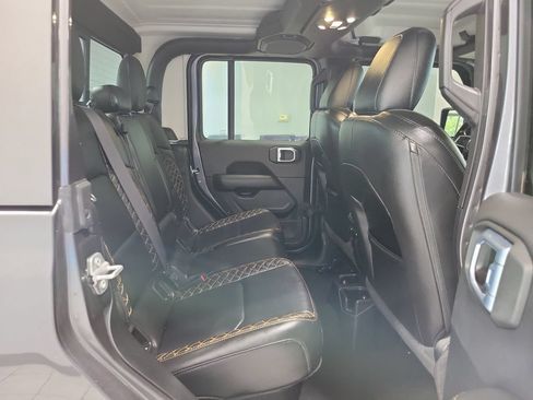 Used 2021 Jeep Gladiator Overland AWD/4WD image 19