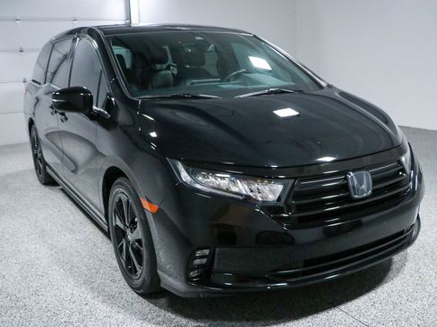 Used 2023 Honda Odyssey Sport image 5