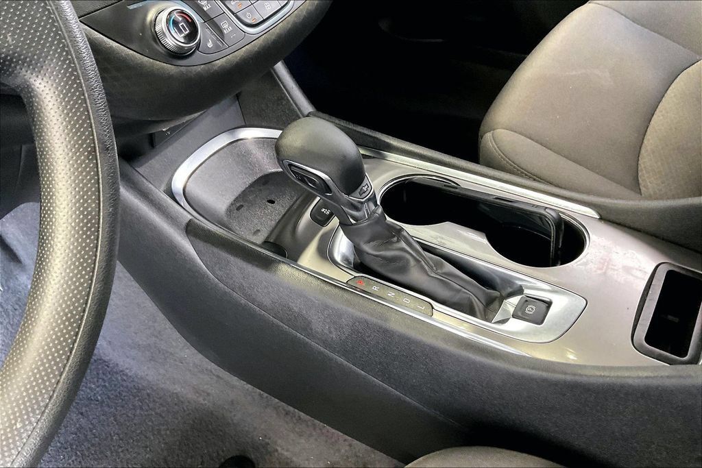Used 2024 Chevrolet Malibu LT FWD image 11